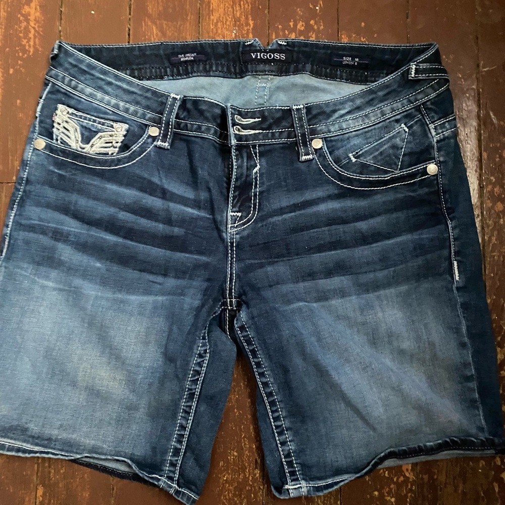 Vigoss Bermuda Shorts.